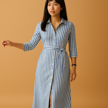 通気性のある素材で仕立てられたロング丈サマードレス。ゆったりとした着心地で、夏のお出かけに最適な一着。